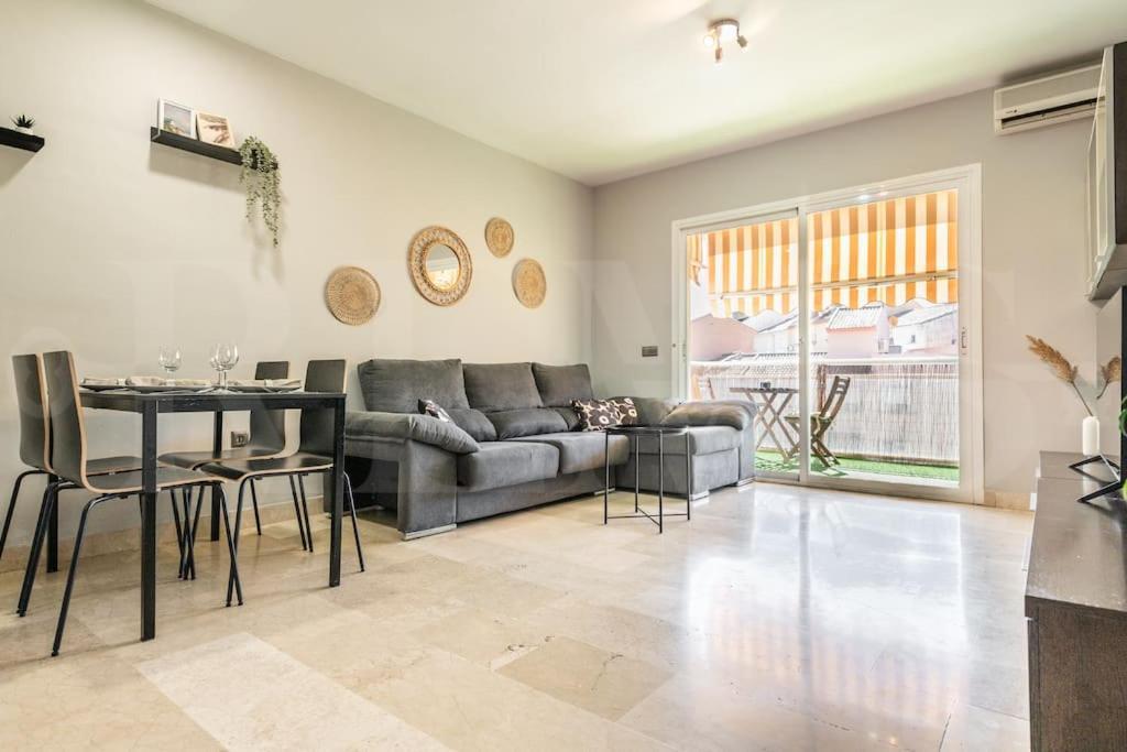Apartment Serene With Balcony And View By Rems